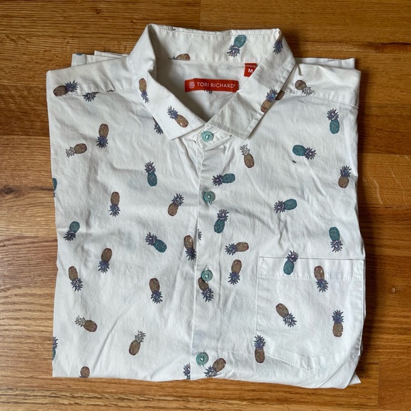 Tori Richard Other - Tori Richard ButtonUp Hawaiian with Pineapples